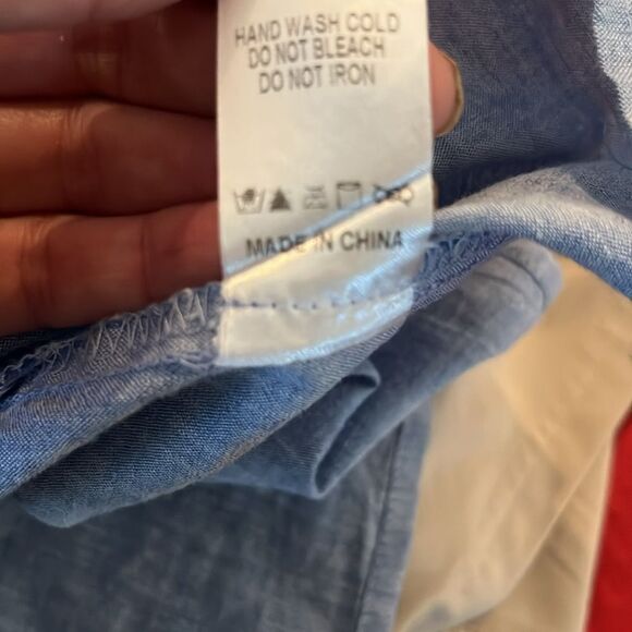 POMANDER PLACE Chambray Finley Flutter Sleeve Top, size M - Picture 9 of 10